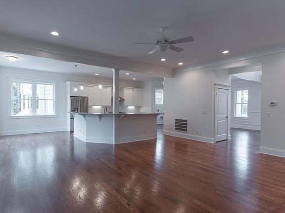 4th image of 2204 Branch Creek Dr