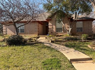 8805 Rolling Springs Ct, Fort Worth, TX 76120