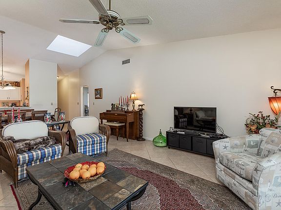 4th image of 3021 SE Aster Ln