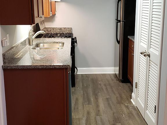 3rd image of 9208 W 140th St APT 3NW