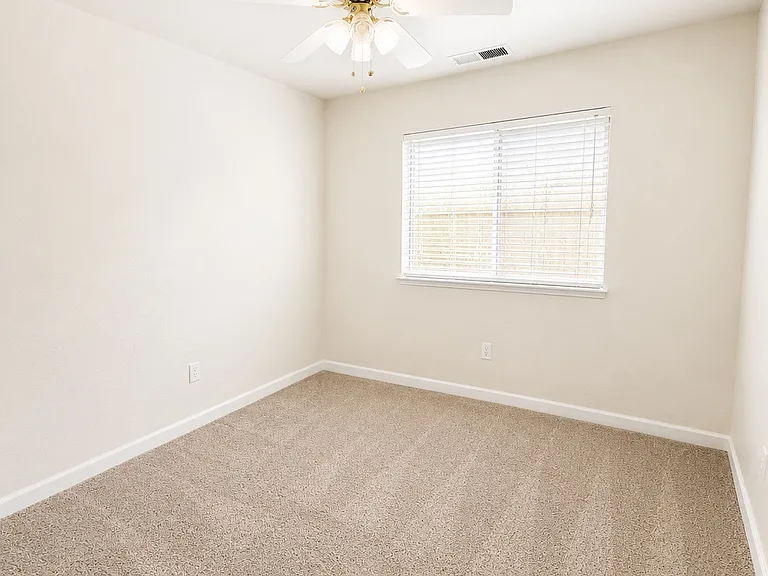 2053 Sheldon Dr — Photo 8