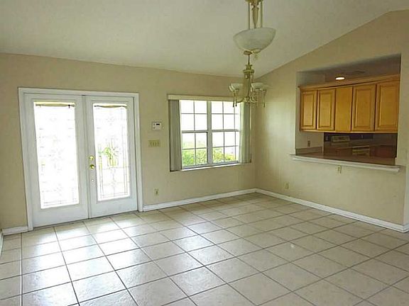 5th image of 1738 Essex Ln