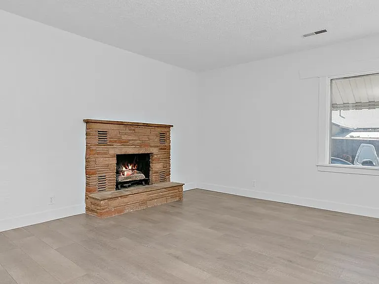 135 Davis Ave #1 — Photo 4
