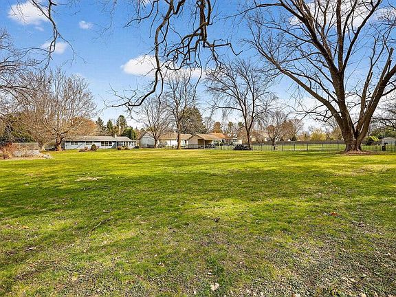 3rd image of 4805 Midmoor Road