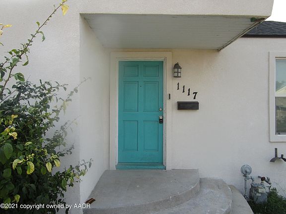 3rd image of 1117 N Hedgecoke Dr