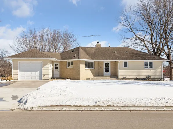111 Sunrise Ave N, New Prague, MN 56071