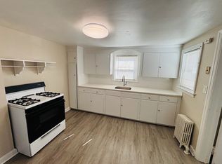 18 Ellwood St, Glen Cove, NY 11542