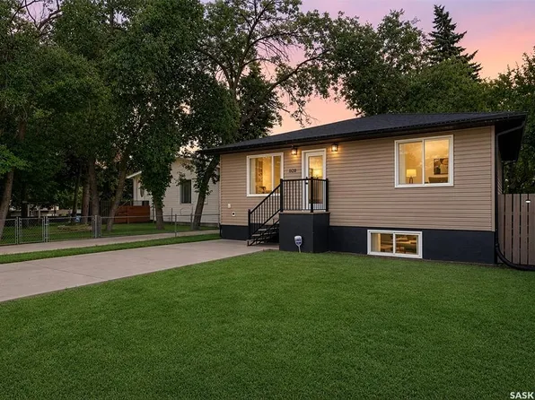 1105 Hochelaga STREET W, Moose Jaw, SK S6H 2J3