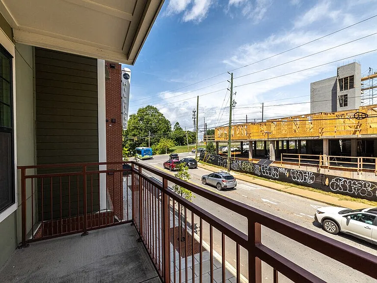 360 Hilliard Apartments — Photo 9
