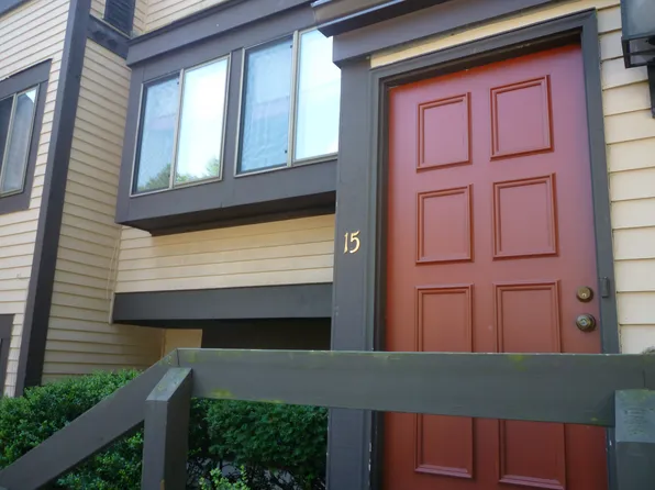 15 Brooks Ln, Brookfield, CT 06804