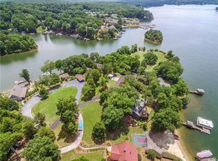 8420 Island Point Rd, Charlotte, NC 28278