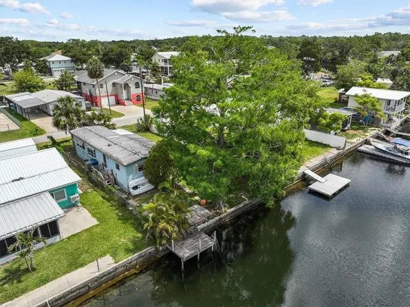 5266 Palisade Dr, Weeki Wachee, FL 34607