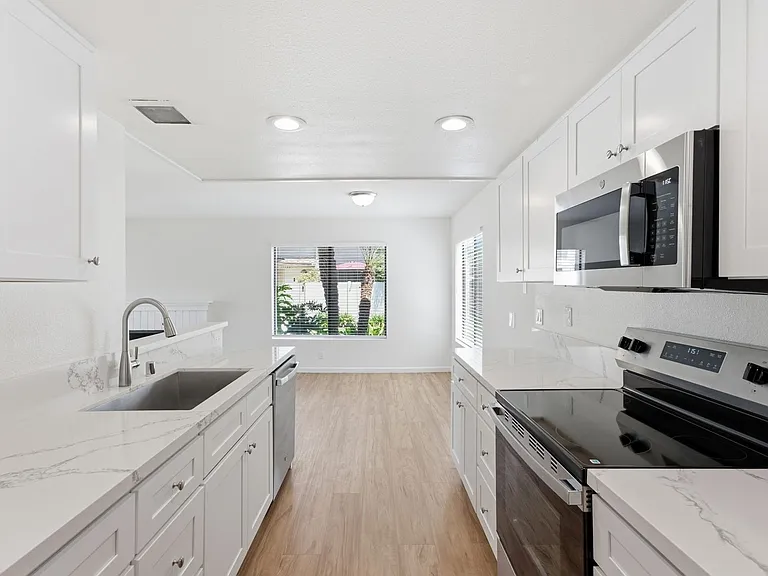 15192 Moir Ct — Photo 1