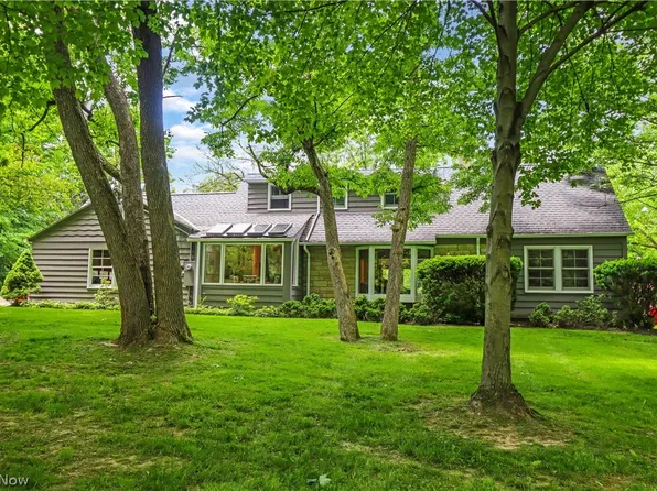 28425 Edgedale Rd, Pepper Pike, OH 44124
