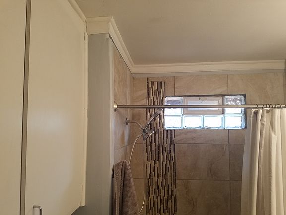 2nd image of 4054 Vinedale Ave