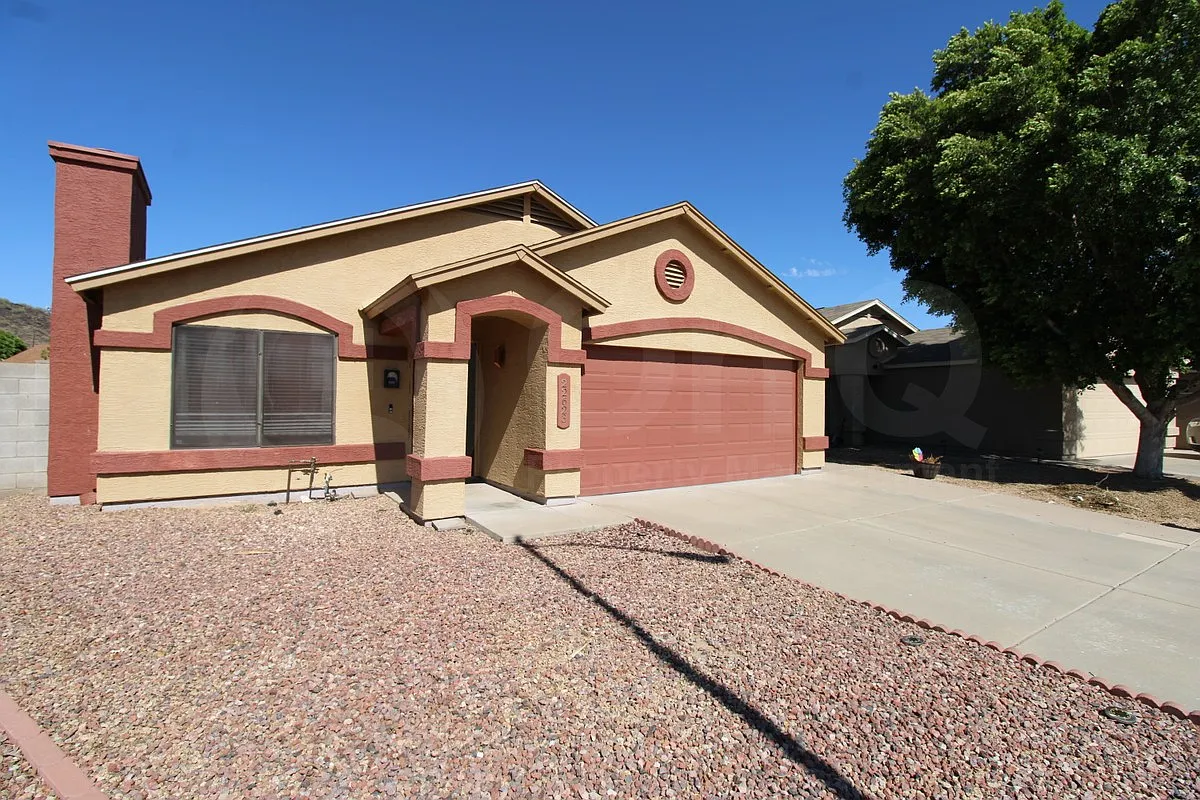 4 bed, 2.0 bath, 1465 sqft, $2,650 — Photo 3