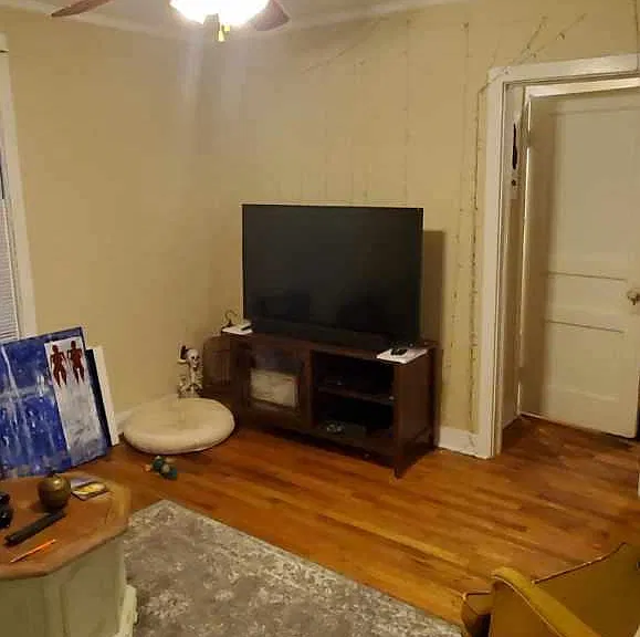 526 Whitfield St — Photo 8
