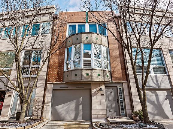 2nd image of 2675 N Greenview Ave APT C