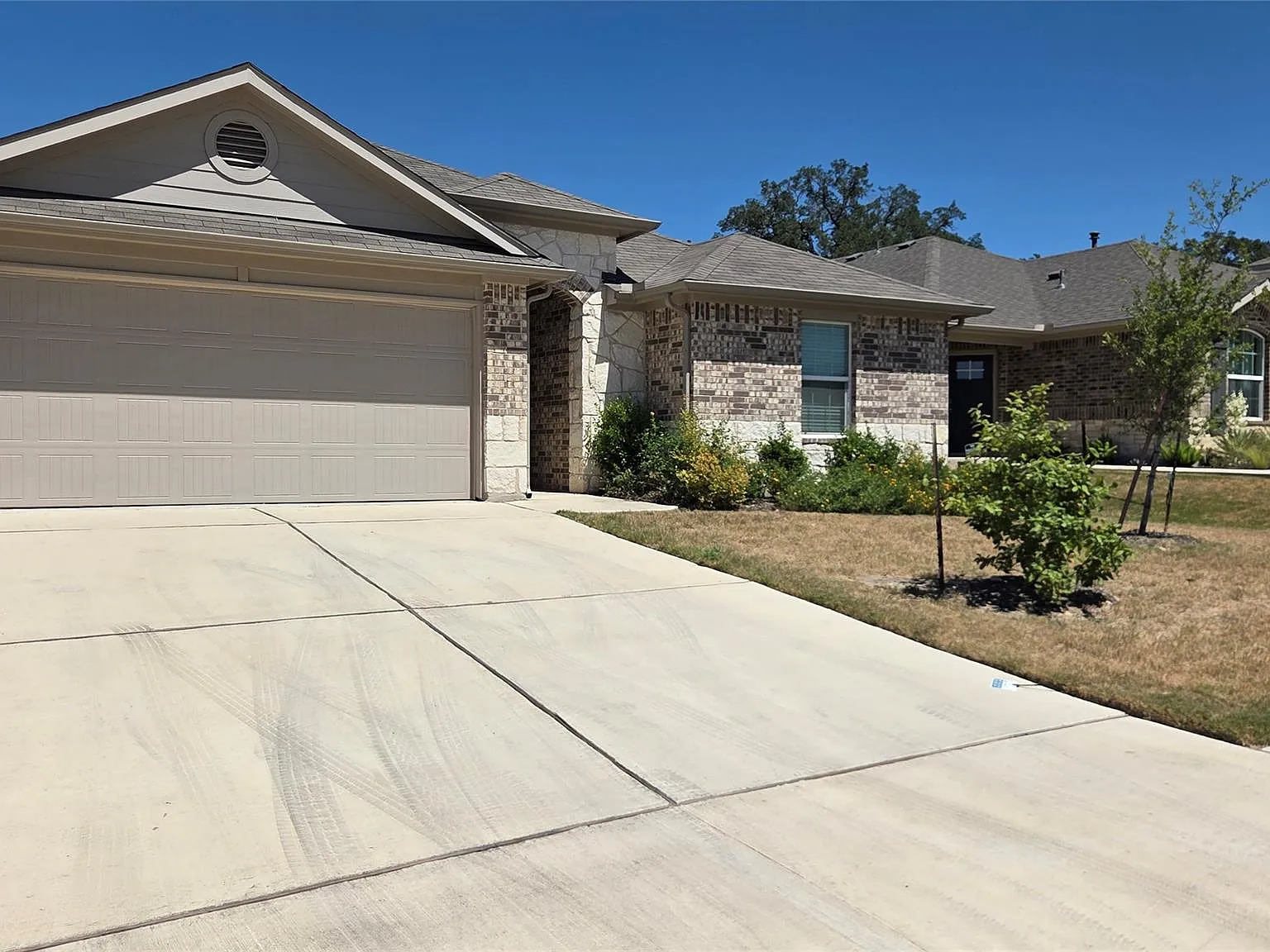 4 bed, 2.0 bath, 2002 sqft, $2,200 — Photo 2