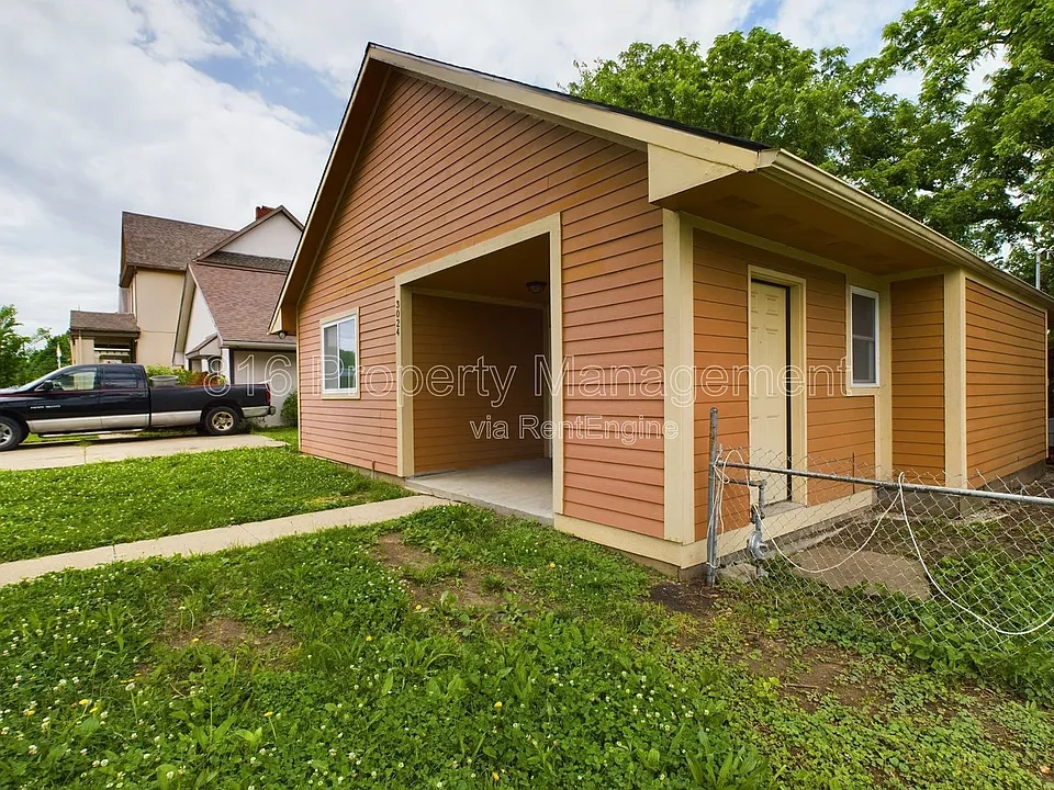 3024 Flora Ave