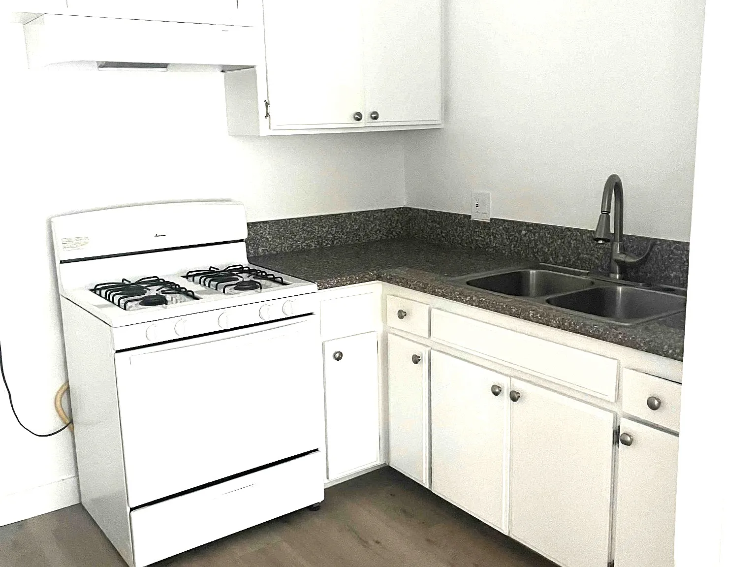 20208 Leadwell 1BR 1 BA — Photo 4