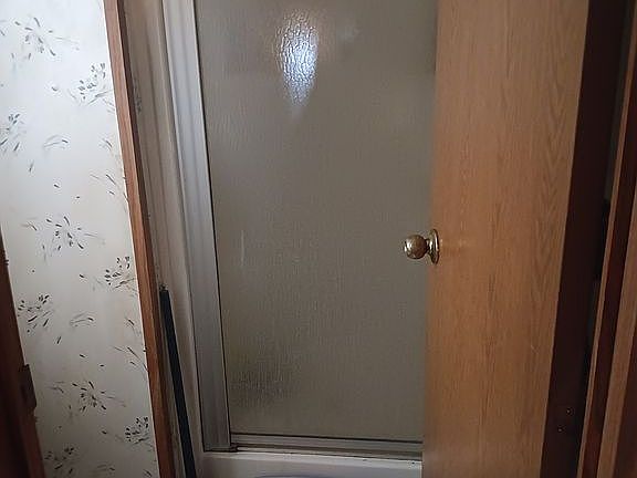3rd image of 9 Deerwood Ln