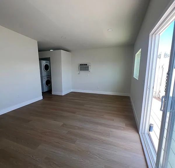 2869 Ridgeway Dr — Photo 3