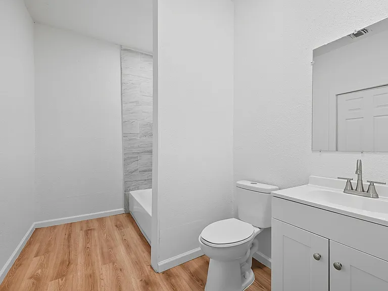 728 S Elm St — Photo 5