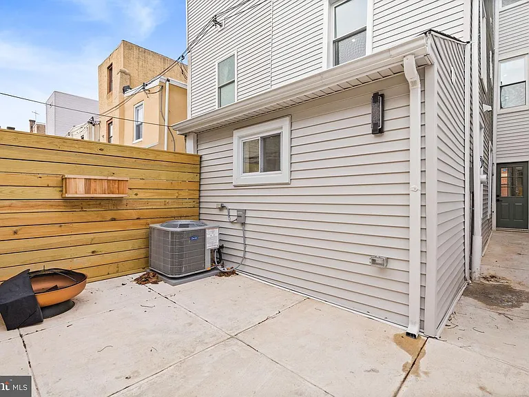 2308 Christian St — Photo 33
