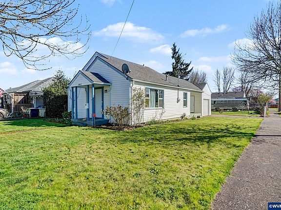 2nd image of 1098 13th Ave SW