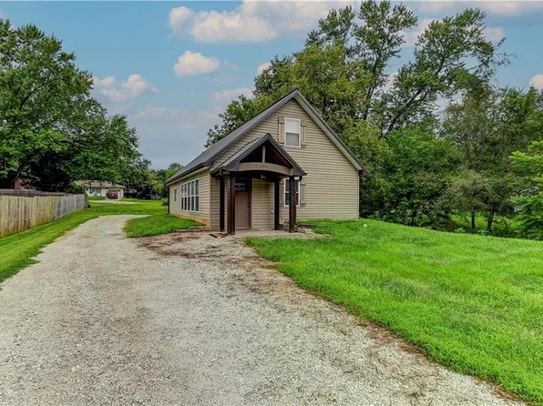 406 Valley St, Lathrop, MO 64465