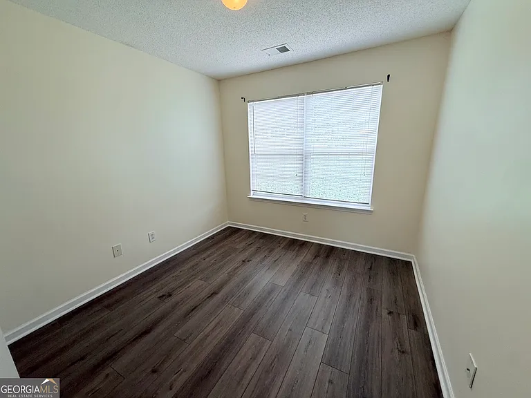 260 Commons Dr — Photo 13