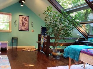 27 Greenridge Ln, West Hartford, CT 06107