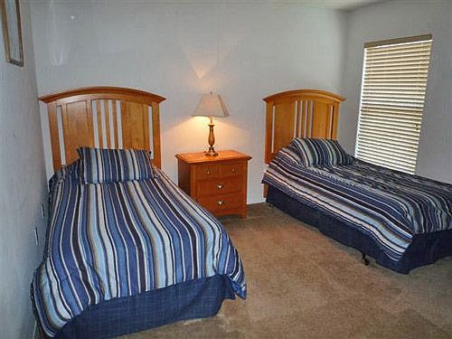 LV5P4504PC-twin-bedroom