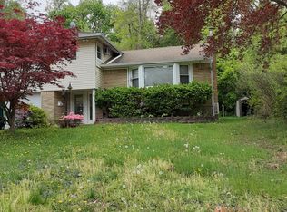 9 Hilldale Rd, Glen Cove, NY 11542