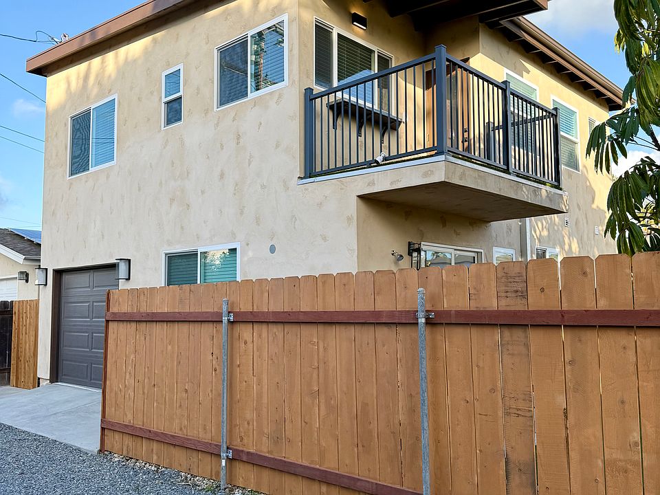 Back view, access from back alley