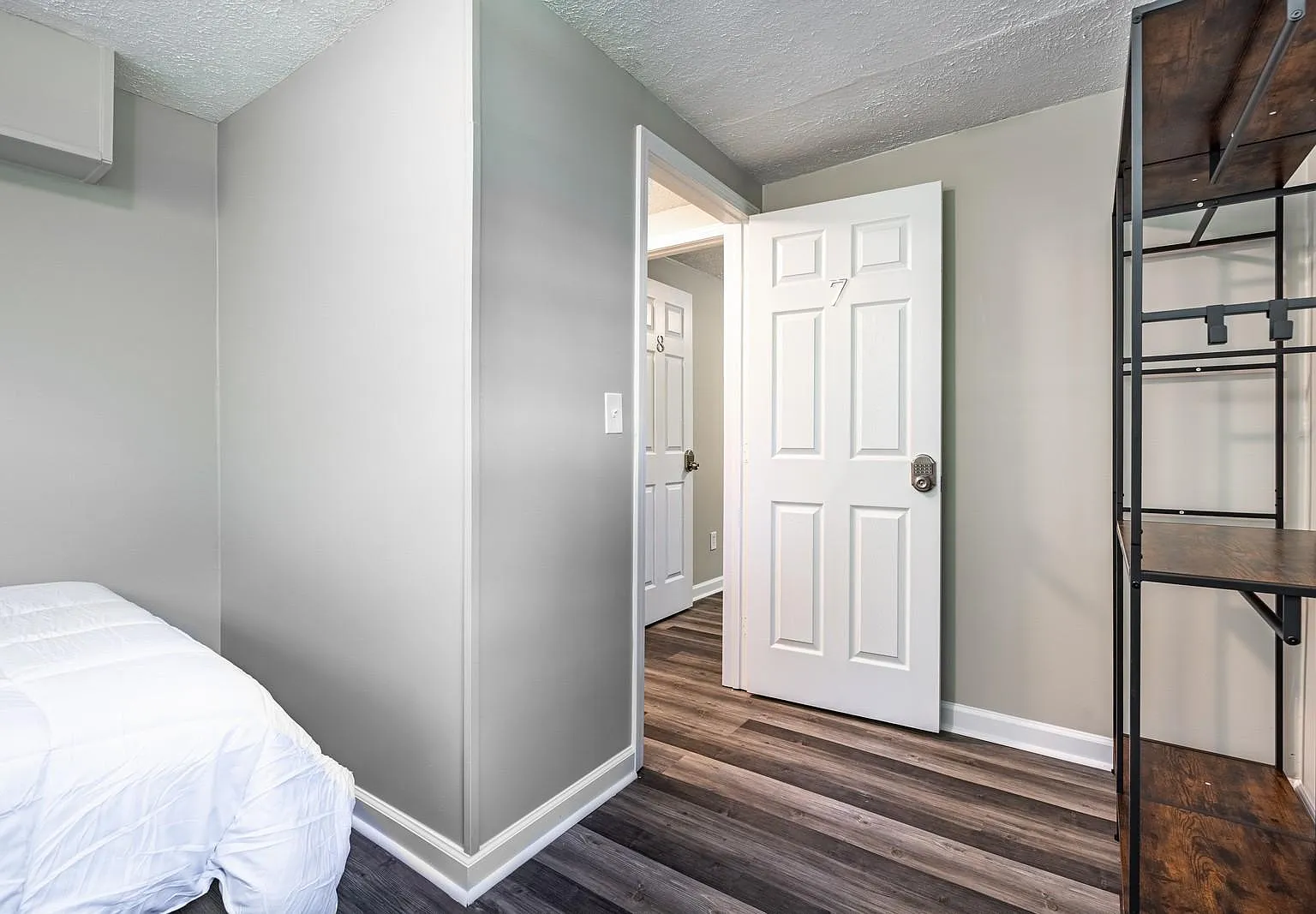 4 bed, 4.0 bath, 1440 sqft, $646 — Photo 2