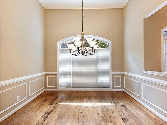 4th image of 4001 Asheville Ct