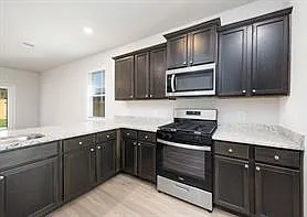 3 bed, 2.0 bath, 1576 sqft, $1,850 — Photo 3