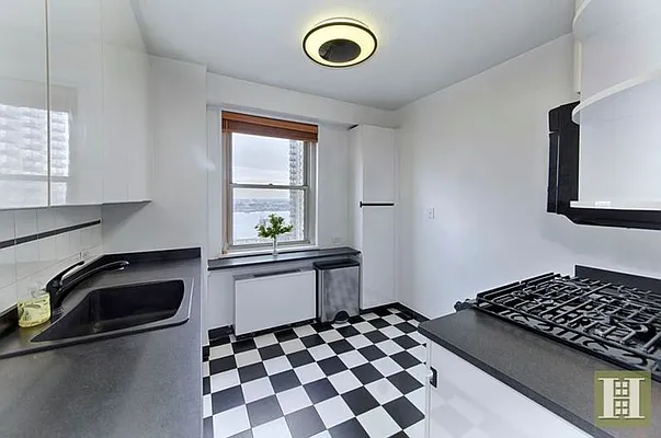 Rented by Halstead Real Estate | media 15