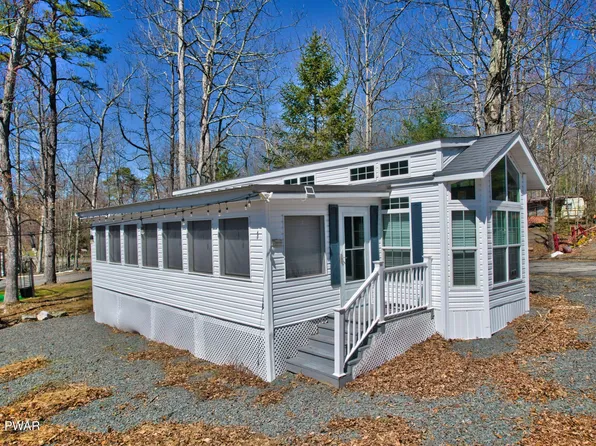 213 Tribes Dr, Shohola, PA 18458