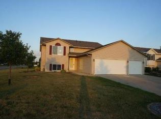 801 S Ash St, Belle Plaine, MN 56011