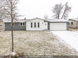 2583 Vicki Ln, Green Bay, WI 54311