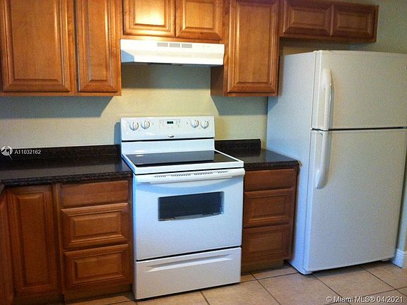 4th image of 2832 Fillmore St APT 21