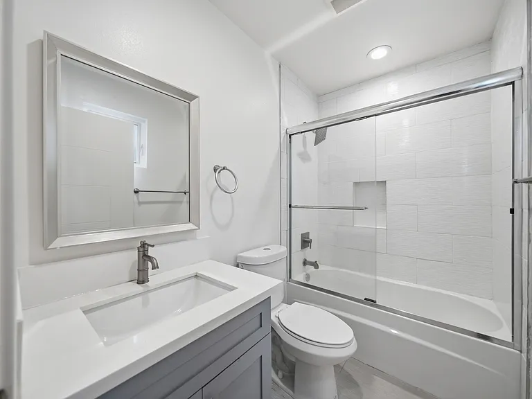 1235 1/2 W 39th Pl — Photo 9