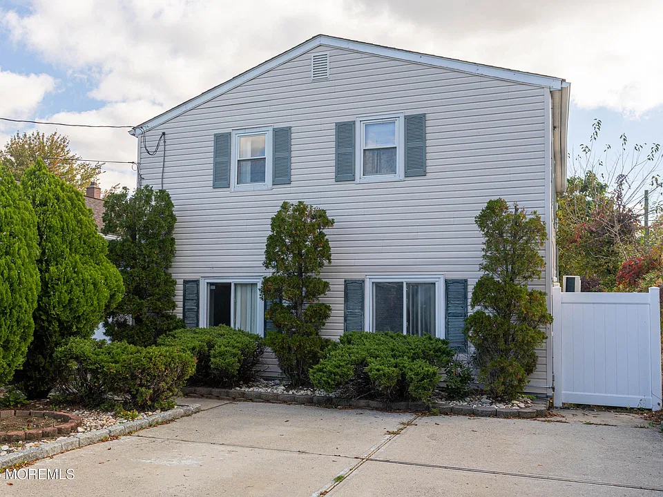 12 Jacobson St