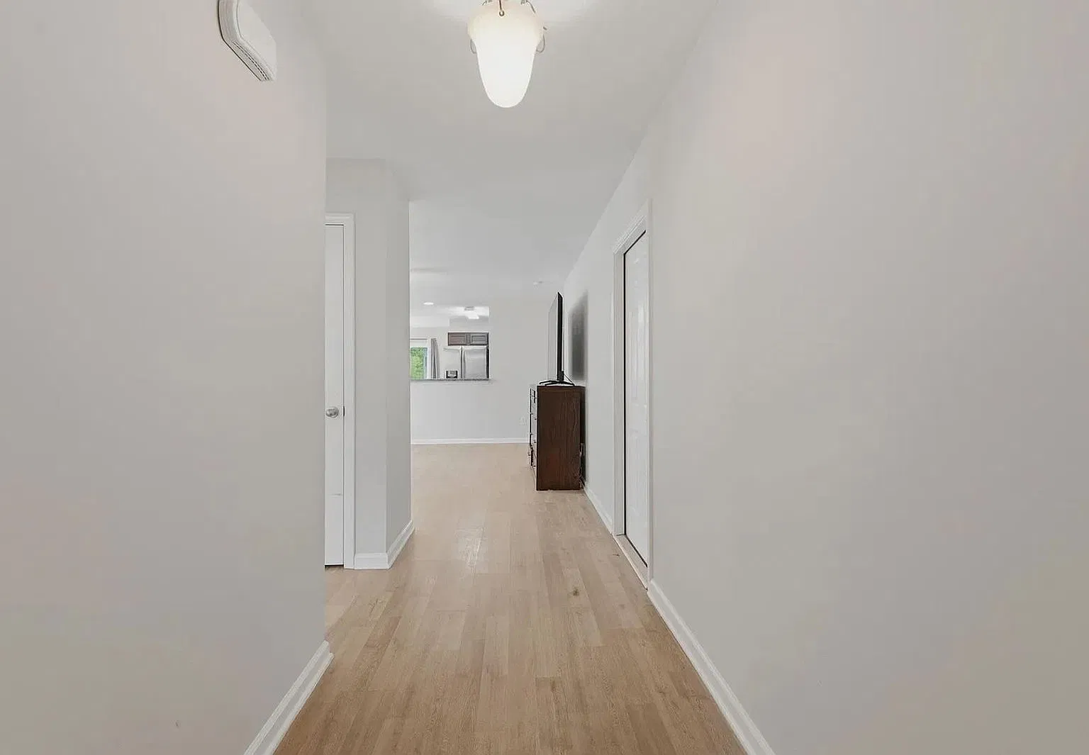 3 bed, 2.0 bath, 1173 sqft, $2,200 — Photo 2