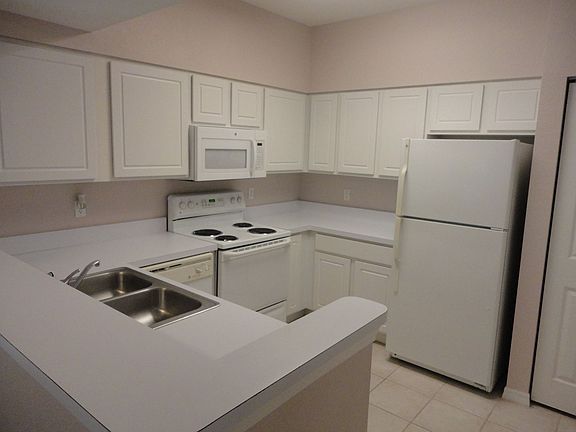 4th image of 4820 SW 91st Ter #Q202