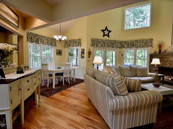 5th image of 2167 Oak Hill Dr