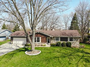 7226 W Imperial Dr, Franklin, WI 53132